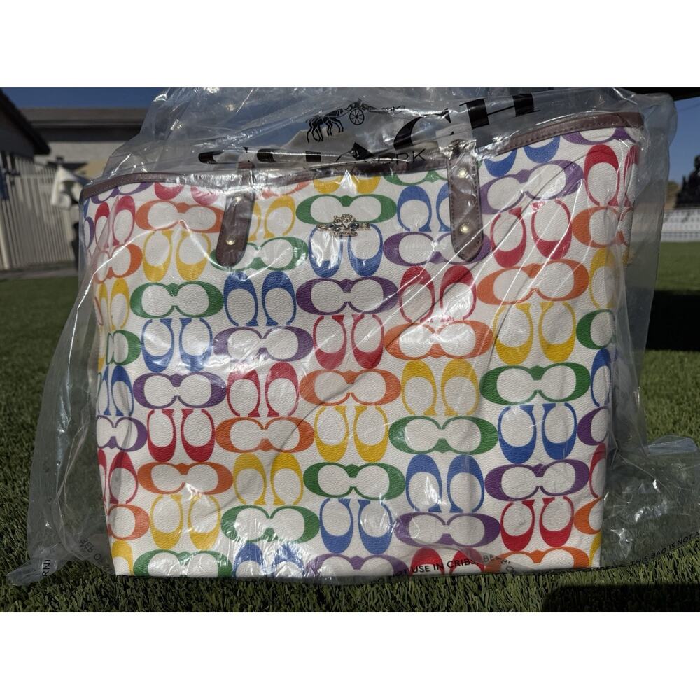 NWT Coach Reversible City Tote In Rainbow Signature Canvas 2463 Navy Blue - Picture 6 of 8